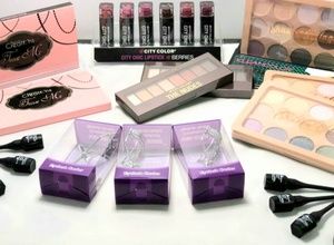 26 Piece makeup bundle